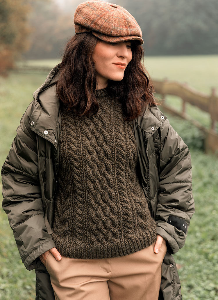 Handmade wool sweater, in a cable knit pattern and in olive green color